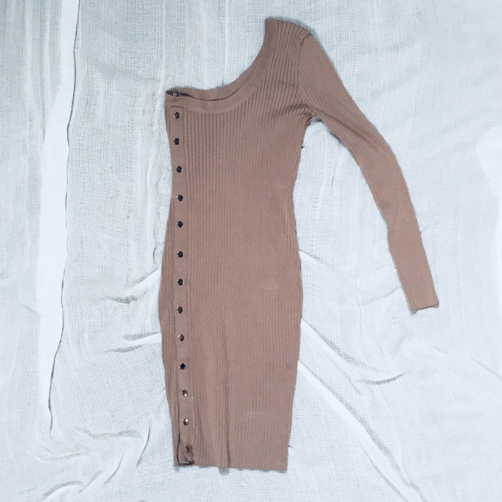 One shoulder sleeve dress
